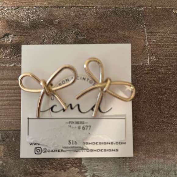 cameron mcintosh Jewelry - Cameron McIntosh Gold Bow Earrings